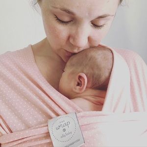 Solly Baby Blush Swiss Dot Wrap